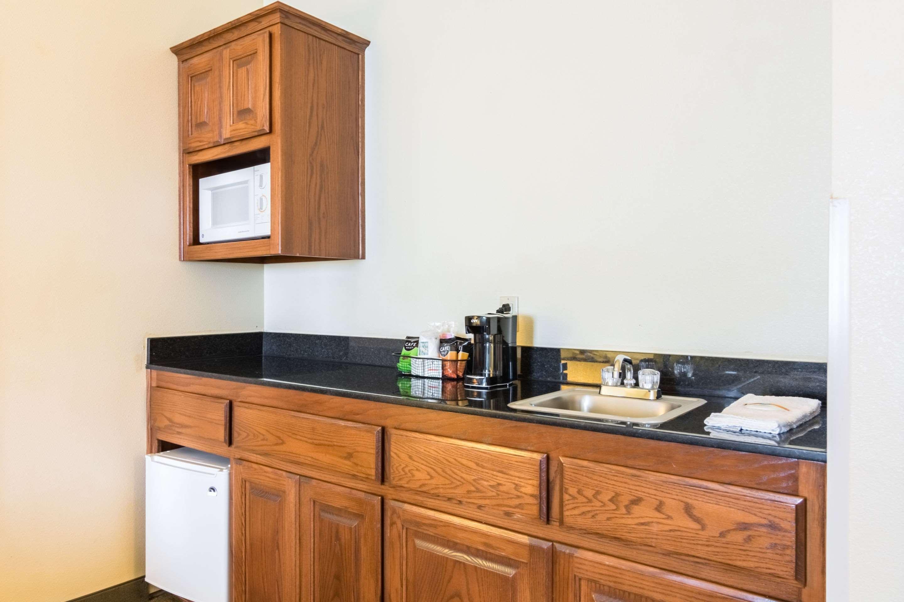 Quality Inn & Suites Of Alma - Northeast From Fort Smith Экстерьер фото