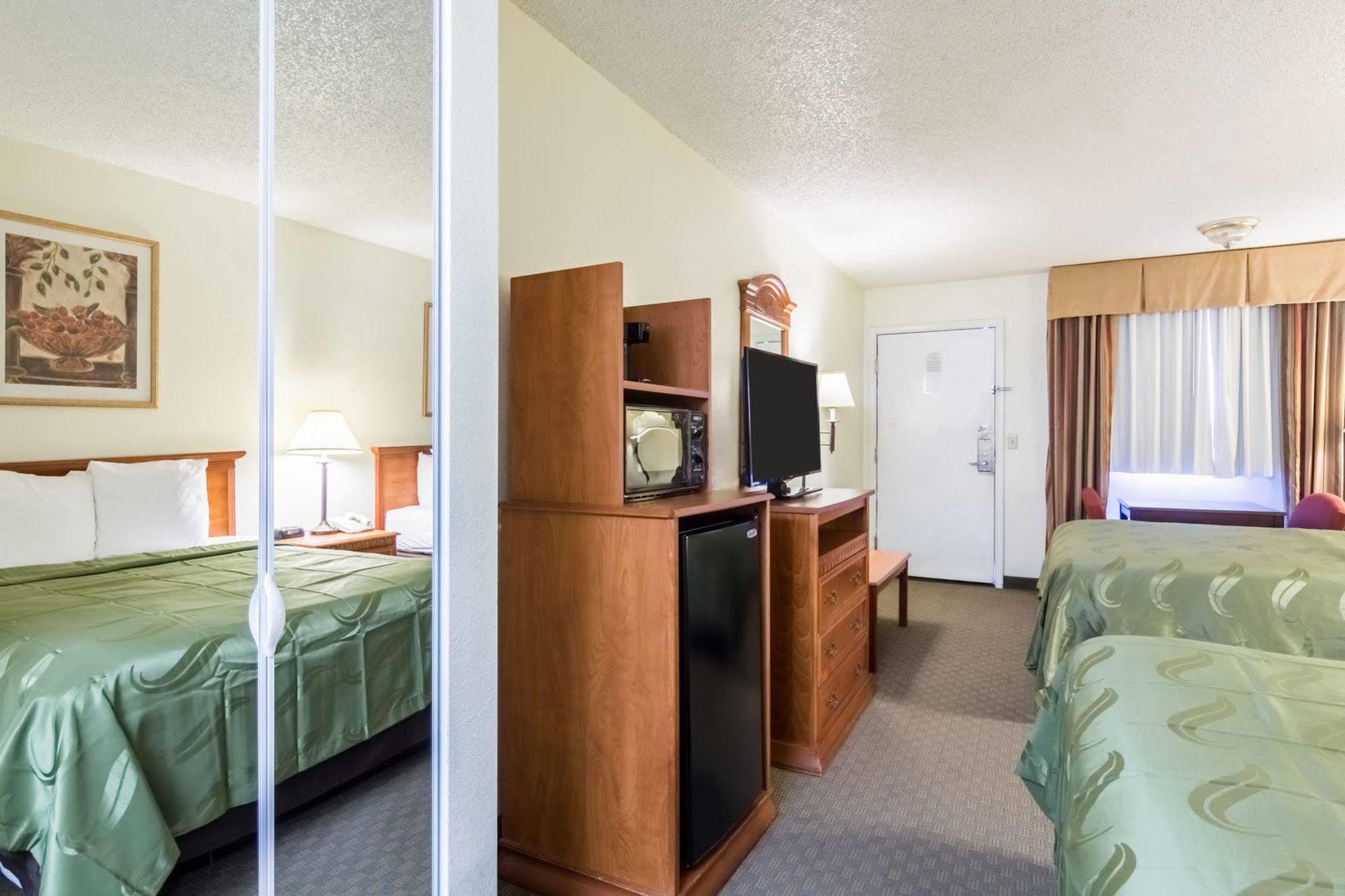 Quality Inn & Suites Alma - Fort Smith Northeast Экстерьер фото